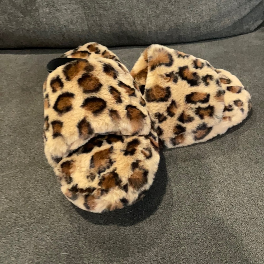 New Steve Madden slippers SzL